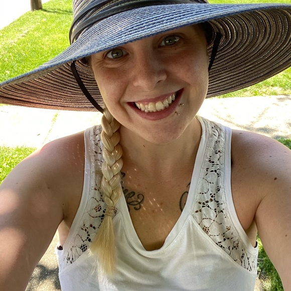 Meet your Posher, Missy - Picture 9 of 17